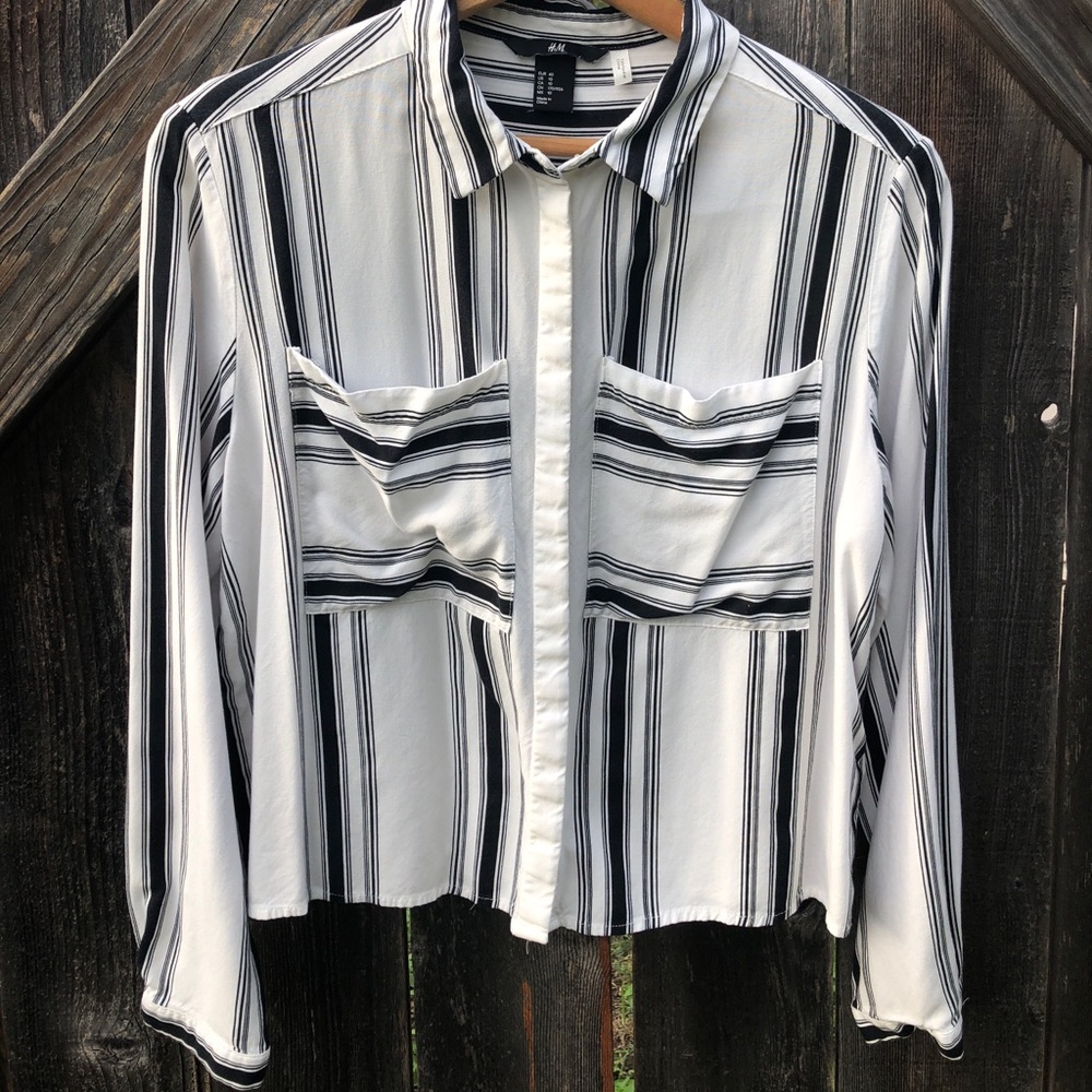 Long sleeve, cropped button down!